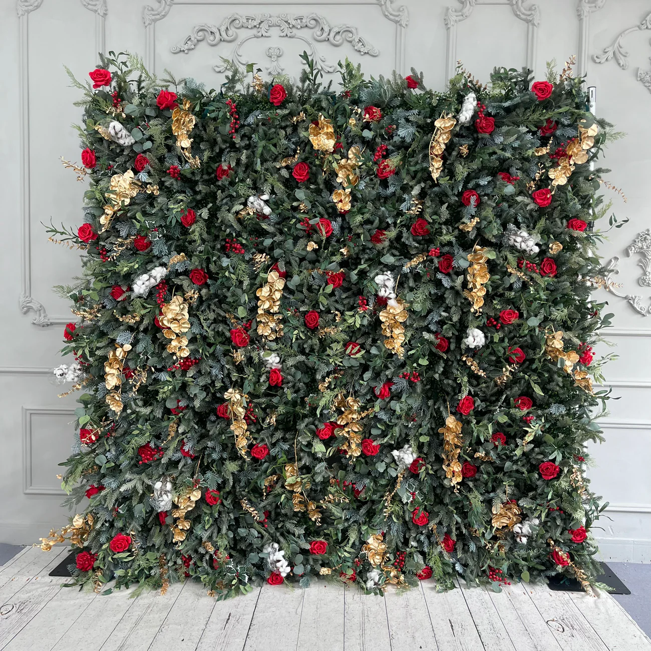 Tessuto artificiale verde del muro di fiori rotolando lo sfondo floreale per la festa