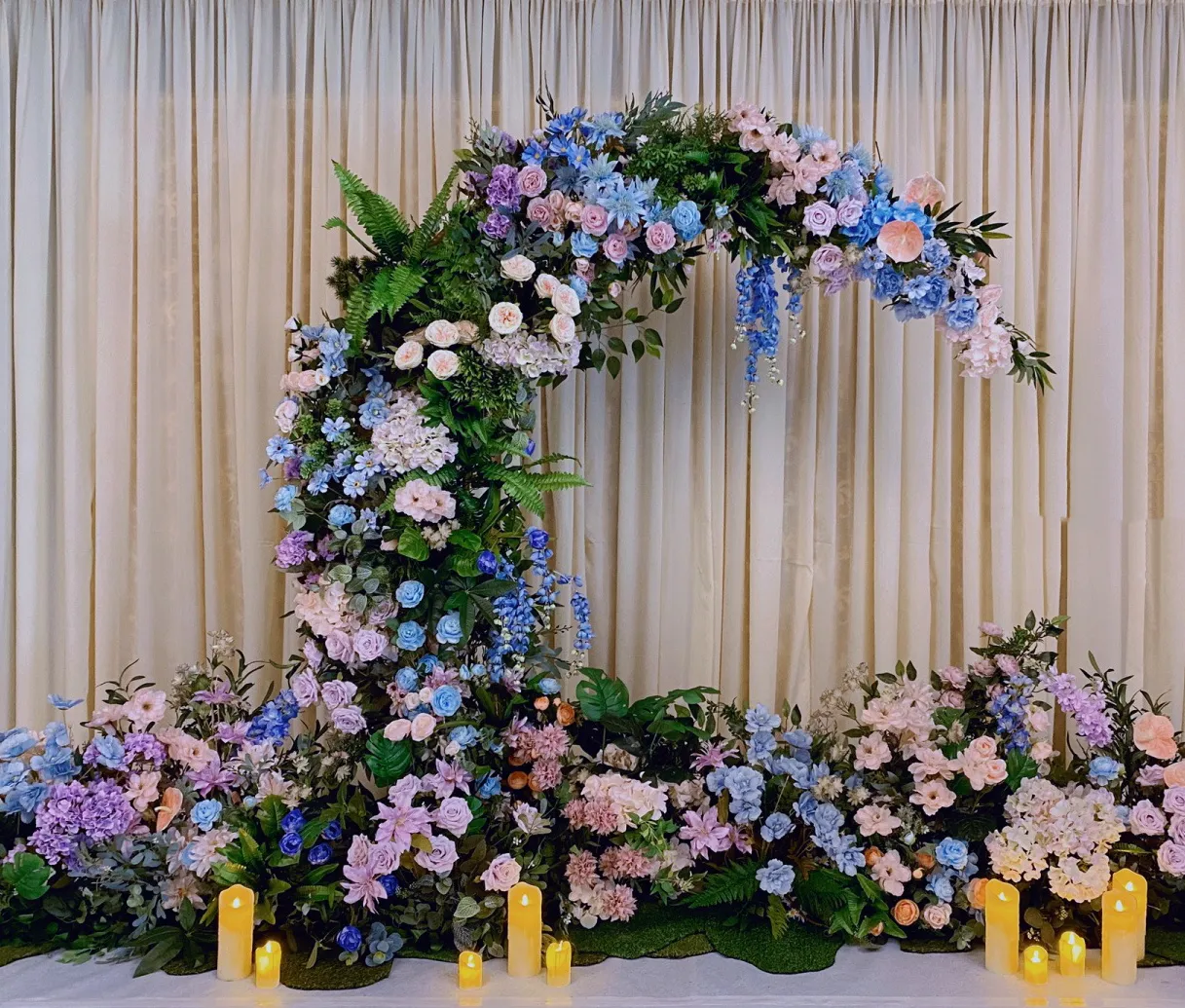 Arco di fiori di luna set per arredamento della proposta di festa di nozze