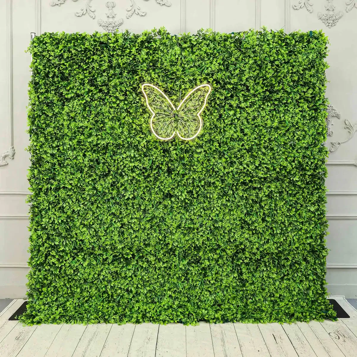Tessuto artificiale verde del muro di fiori rotolando lo sfondo floreale per la festa