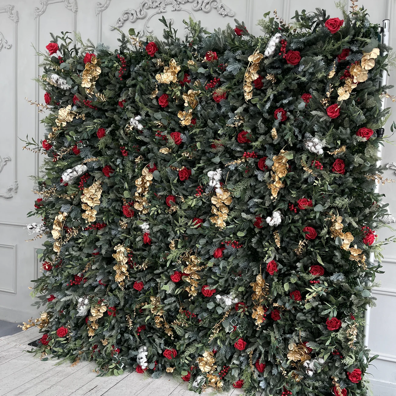 Tessuto artificiale verde del muro di fiori rotolando lo sfondo floreale per la festa